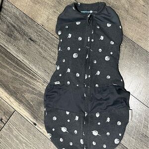 Happiest Baby Sleepea 5-Second Swaddle Organic cotton (gray Planets, Medium)